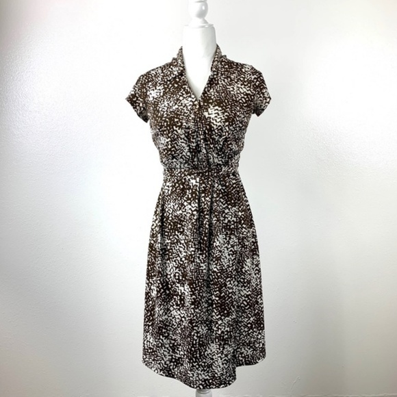 Ann Taylor Dresses & Skirts - ANN TAYLOR Abstract V-Neck Dress